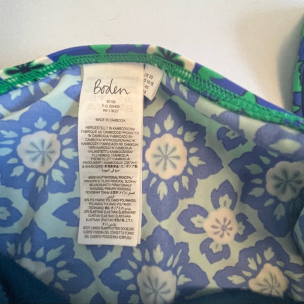 Boden Women's Swim Bikini Tops Lot of 3, Red, Green, Cream Size 16/18 - Picture 9 of 9